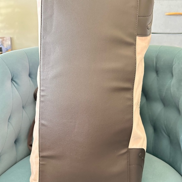 Juicy Couture Pink Velvet Duffel Bag. Brand new with tags!!! - Picture 8 of 10